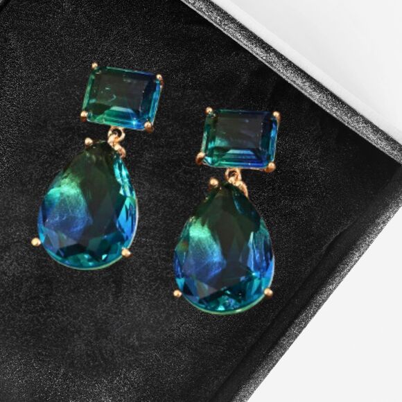 Shimmering Ocean Water Earrings,  Sparkling Blue Green Crystal Jewelry- NEW! - Picture 5 of 7